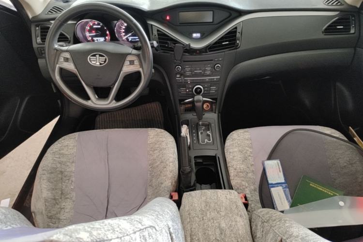 Used Bestune B70 2014 2.0L automatic comfort version Center Console
