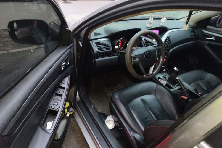 Used Bestune B70 2014 2.0L manual luxury version Driver Seat