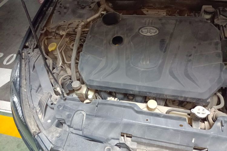 Used Bestune B70 2014 2.0L automatic luxury version Engine Bay Right