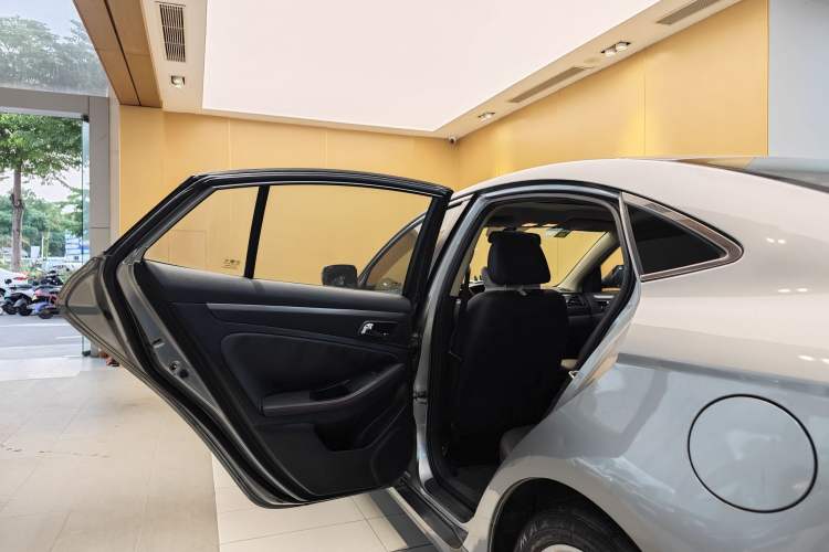 Used Bestune B70 2014 2.0L automatic luxury version Exterior 9