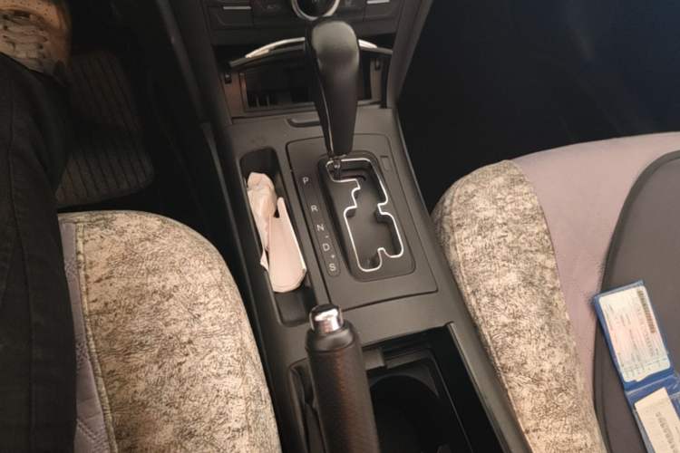 Used Bestune B70 2014 2.0L automatic comfort version Gear Lever