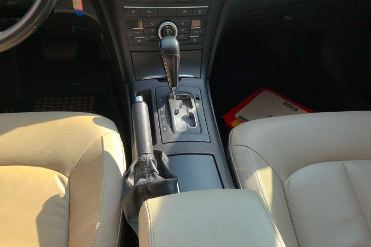 Used Bestune B70 2014 2.0L automatic luxury version Gear Lever