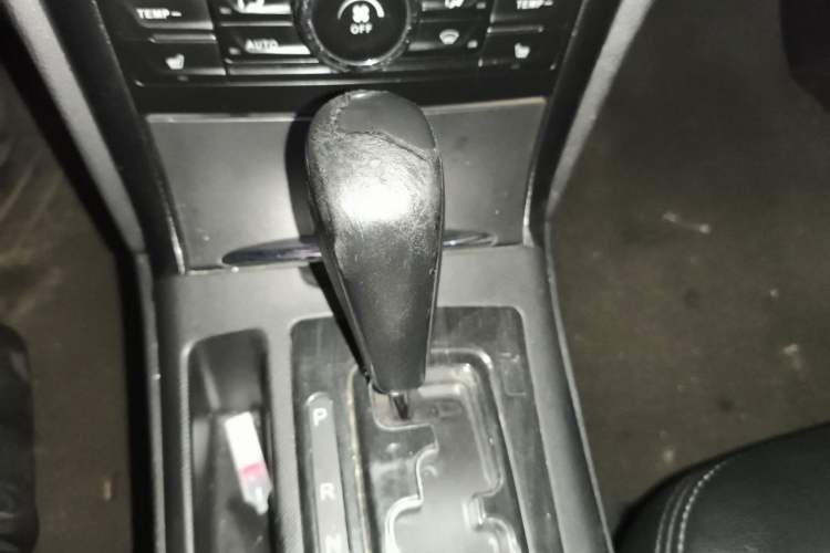 Used Bestune B70 2014 2.0L automatic comfort version Gear Lever