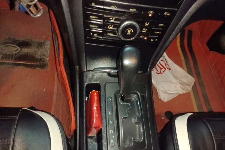 Used Bestune B70 2014 2.0L automatic luxury version Gear Lever