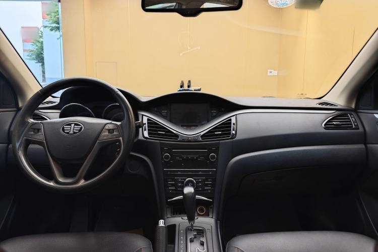 Used Bestune B70 2014 2.0L automatic luxury version Interior 10