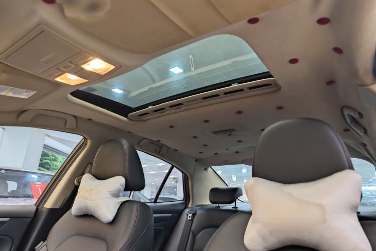 Used Bestune B70 2014 2.0L automatic luxury version Interior 2