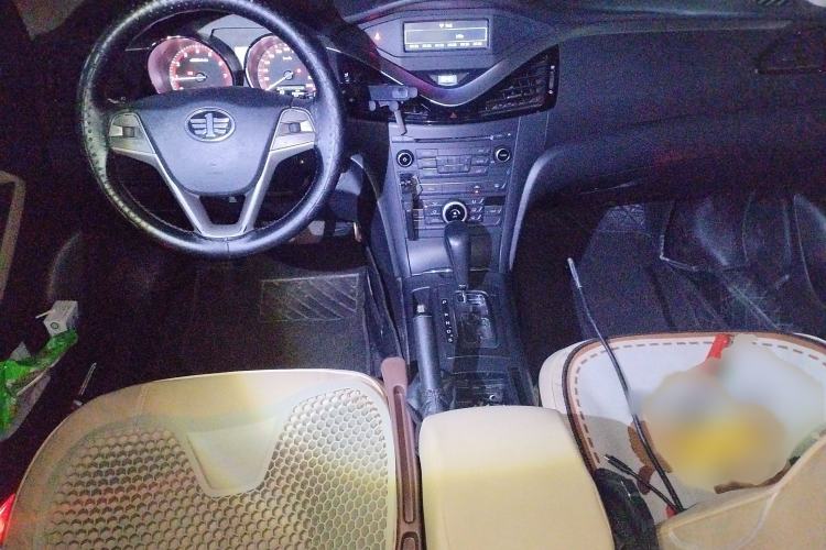 Used Bestune B70 2014 2.0L automatic comfort version Interior 2