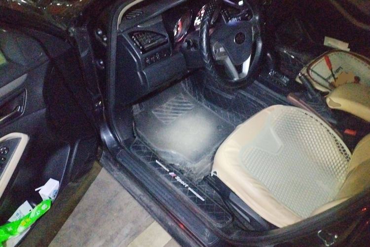 Used Bestune B70 2014 2.0L automatic comfort version Interior 3
