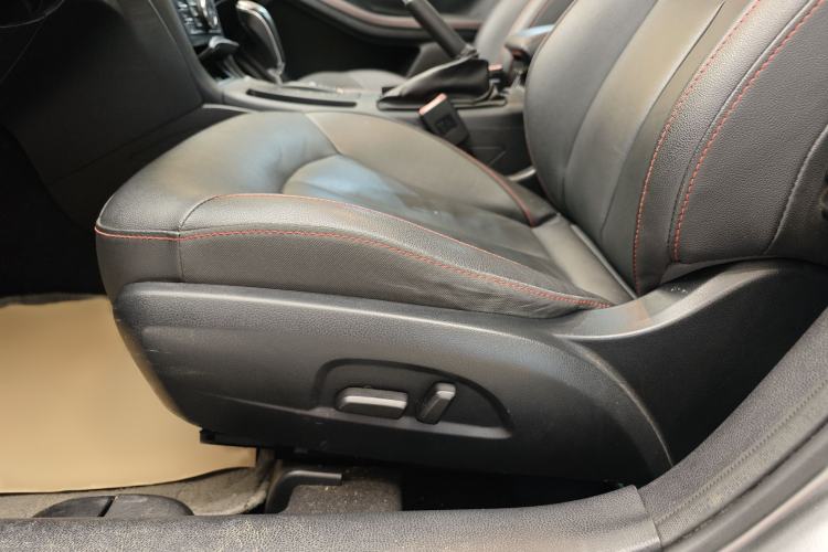Used Bestune B70 2014 2.0L automatic luxury version Interior 4