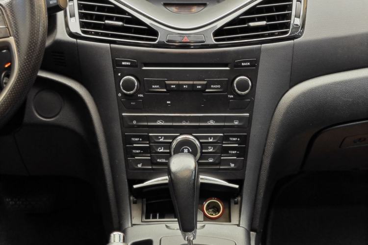 Used Bestune B70 2014 2.0L automatic luxury version Interior 6