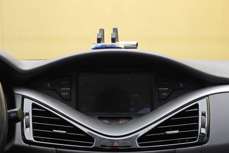 Used Bestune B70 2014 2.0L automatic luxury version Interior 7