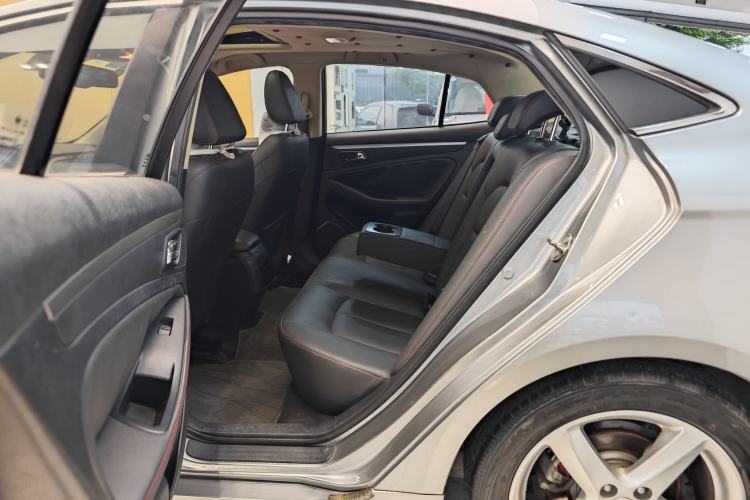 Used Bestune B70 2014 2.0L automatic luxury version Interior 9