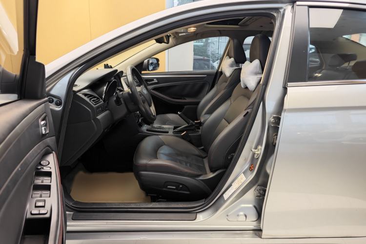 Used Bestune B70 2014 2.0L automatic luxury version Left Front Seat