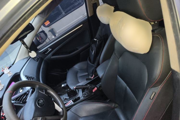 Used Bestune B70 2014 2.0L manual luxury version Left Front Seat