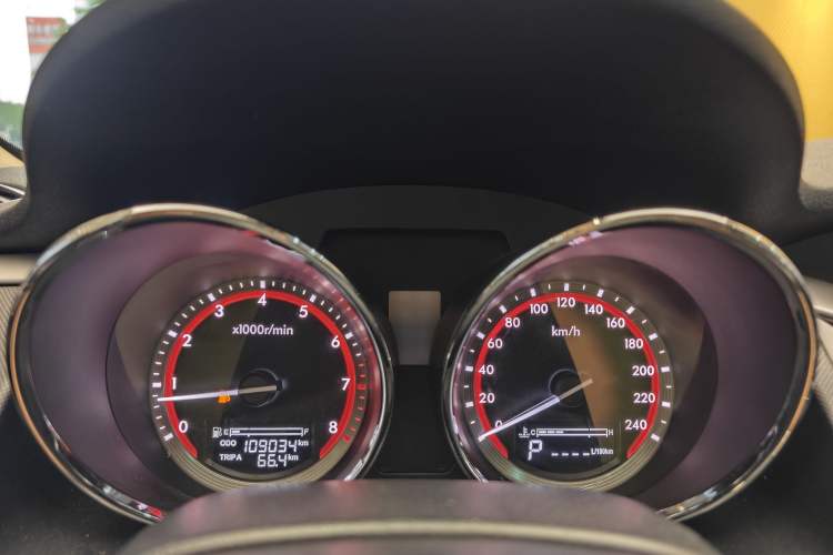 Used Bestune B70 2014 2.0L automatic luxury version Odometer Close Up