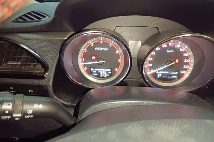 Used Bestune B70 2014 2.0L automatic luxury version Odometer Close Up