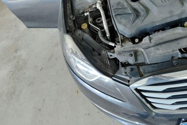 Used Bestune B70 2014 2.0L automatic comfort version Right Front Headlight
