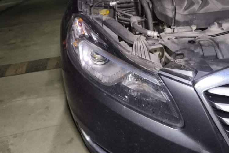 Used Bestune B70 2014 2.0L automatic comfort version Right Front Headlight