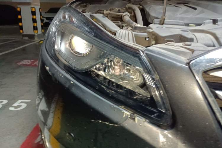 Used Bestune B70 2014 2.0L automatic luxury version Right Front Headlight