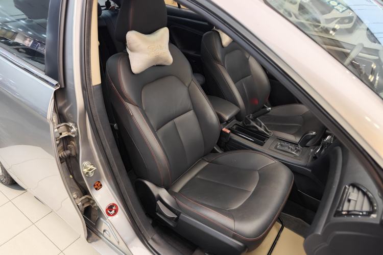 Used Bestune B70 2014 2.0L automatic luxury version Right Front Seat