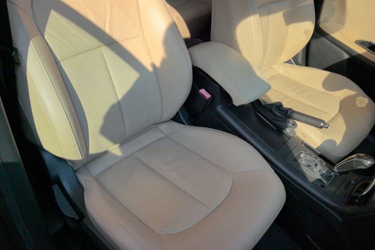 Used Bestune B70 2014 2.0L automatic luxury version Right Front Seat