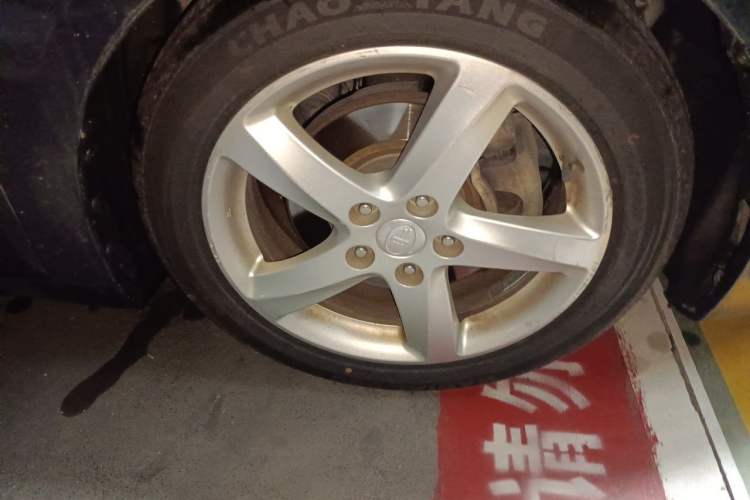 Used Bestune B70 2014 2.0L automatic luxury version Right Front Wheel Hub