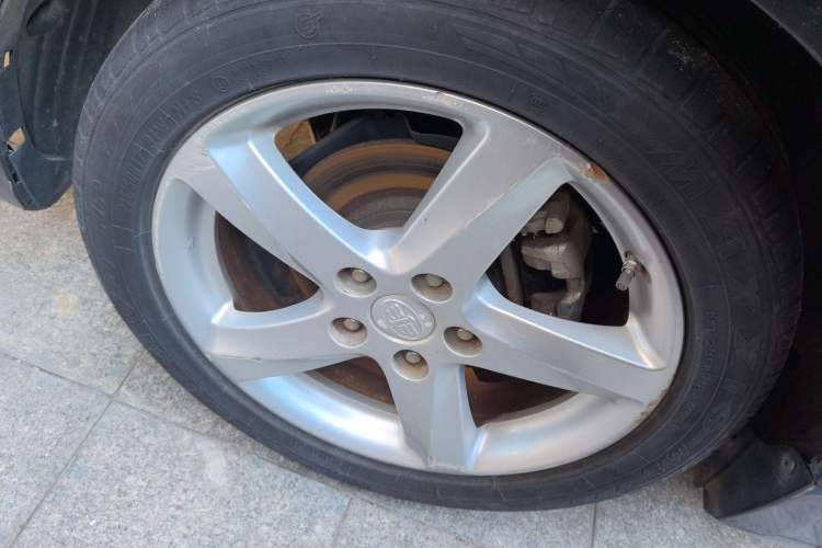 Used Bestune B70 2014 2.0L automatic luxury version Right Rear Wheel Hub