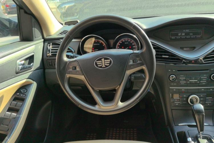 Used Bestune B70 2014 2.0L automatic luxury version Steering Wheel