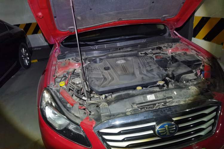 Used Bestune B70 2014 2.0L automatic luxury version Engine Bay Right