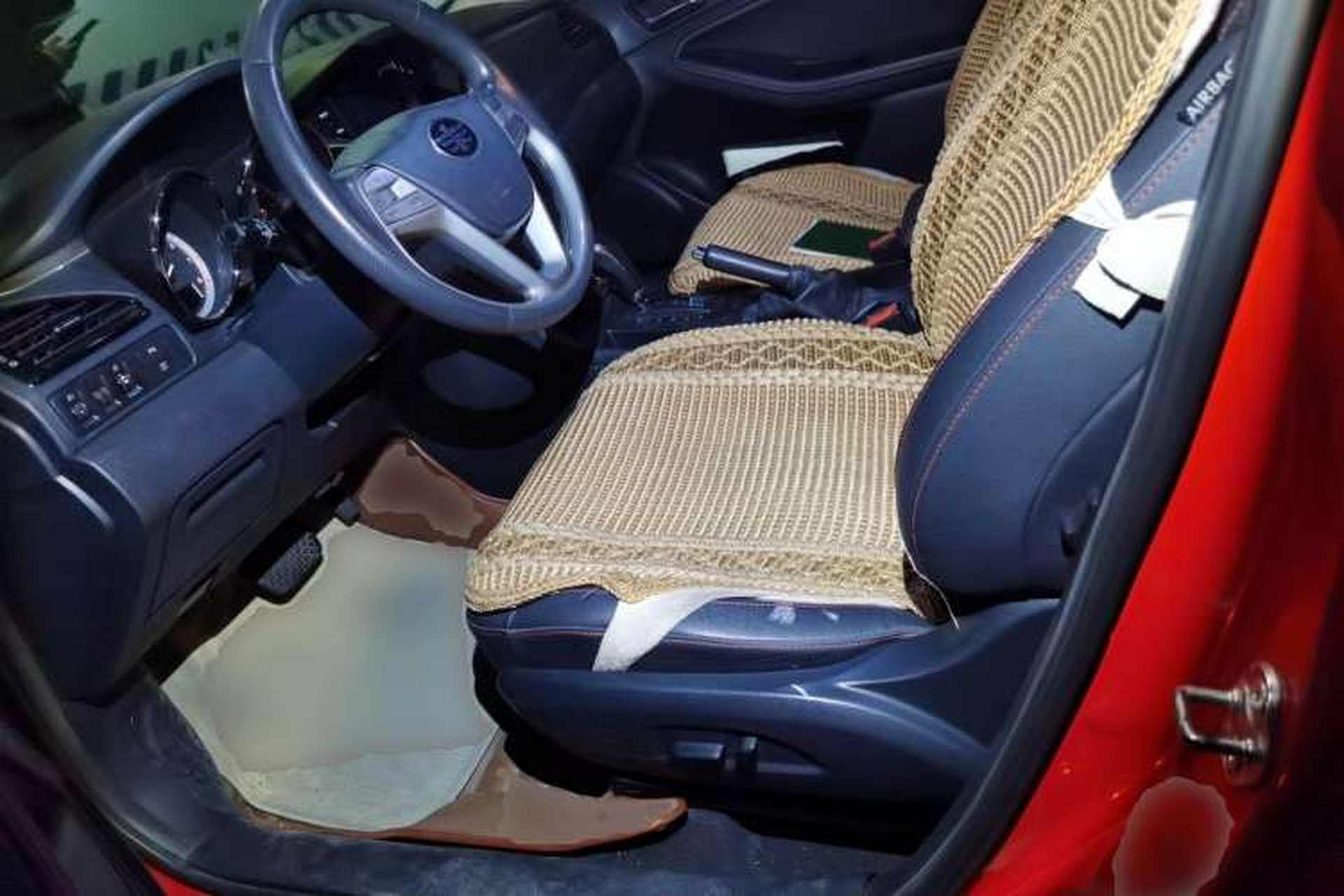 Used Bestune B70 2014 2.0L automatic luxury version Left Front Seat