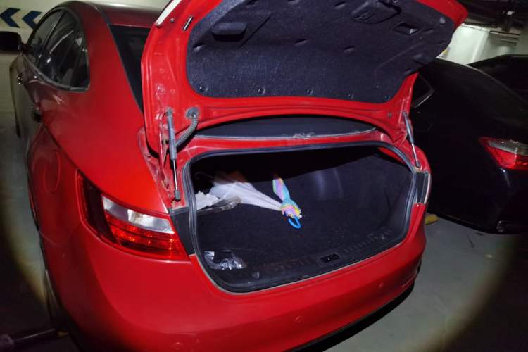 Used Bestune B70 2014 2.0L automatic luxury version Trunk
