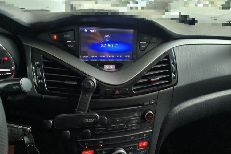 Used Bestune B70 2014 2.0L automatic luxury version Audio And AC Panel