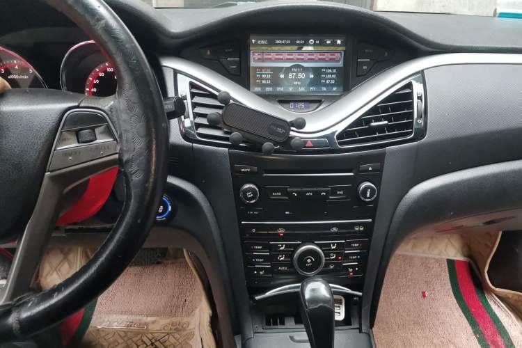 Used Bestune B70 2014 2.0L automatic luxury version Audio And AC Panel