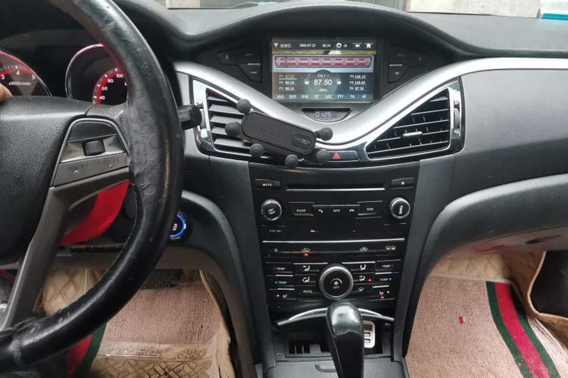 Used Bestune B70 2014 2.0L automatic luxury version Audio And AC Panel