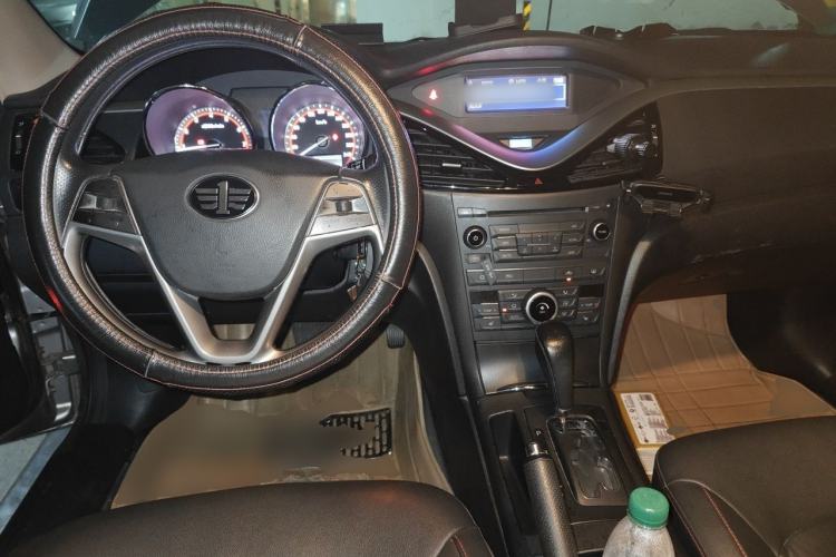 Used Bestune B70 2014 2.0L automatic luxury version Center Console