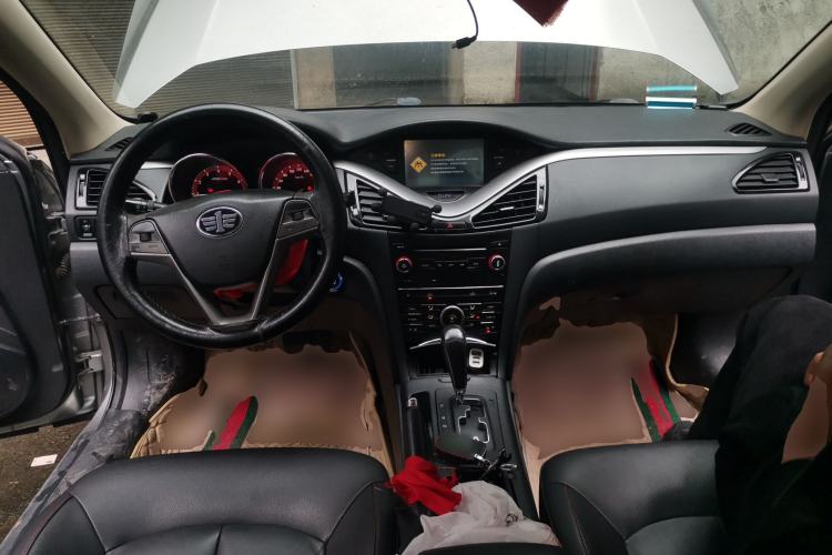 Used Bestune B70 2014 2.0L automatic luxury version Center Console