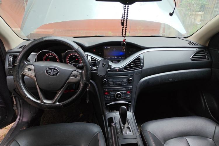 Used Bestune B70 2014 2.0L automatic luxury version Center Console