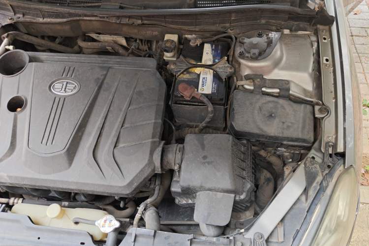 Used Bestune B70 2014 2.0L automatic luxury version Engine Bay Left