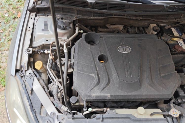Used Bestune B70 2014 2.0L automatic luxury version Engine Bay Right