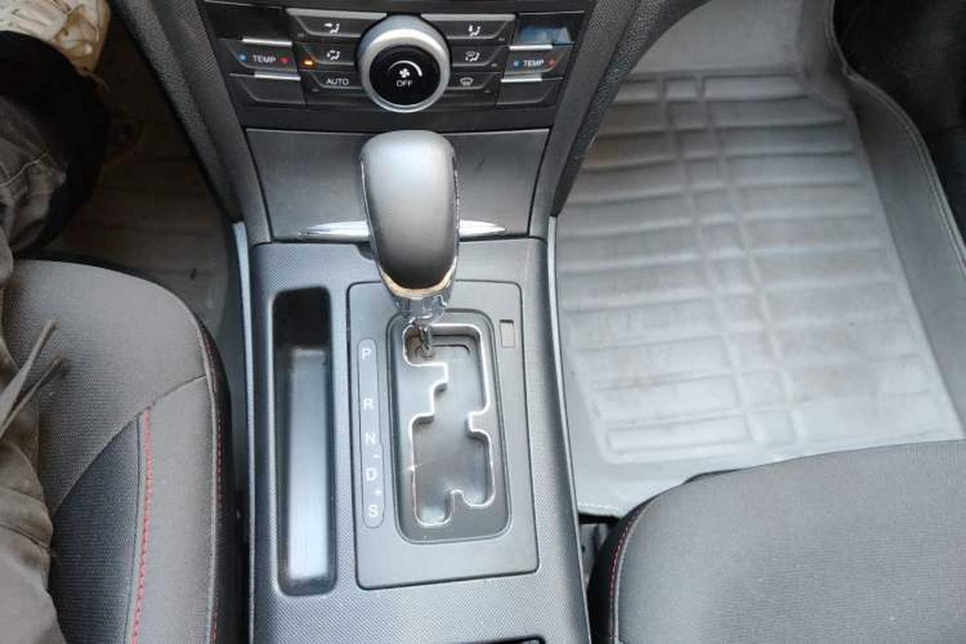 Used Bestune B70 2014 2.0L automatic comfort version Gear Lever