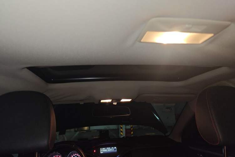 Used Bestune B70 2014 2.0L automatic luxury version Headliner