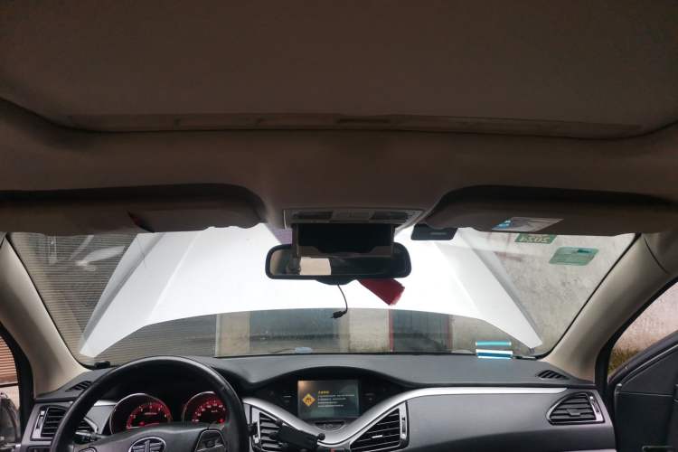 Used Bestune B70 2014 2.0L automatic luxury version Headliner