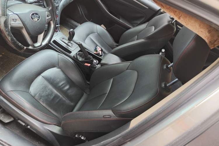 Used Bestune B70 2014 2.0L automatic luxury version Left Front Seat