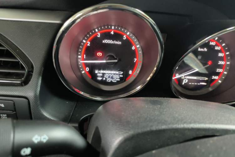 Used Bestune B70 2014 2.0L automatic luxury version Odometer Close Up
