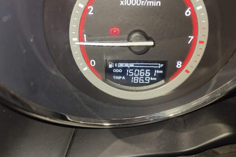Used Bestune B70 2014 2.0L automatic luxury version Odometer Close Up