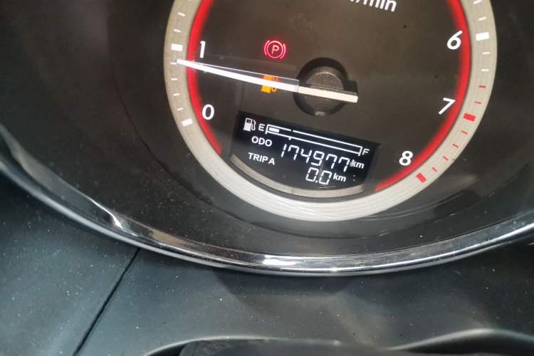 Used Bestune B70 2014 2.0L automatic luxury version Odometer Close Up