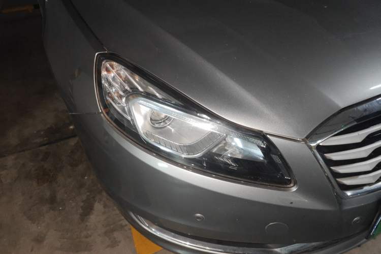 Used Bestune B70 2014 2.0L automatic luxury version Right Front Headlight