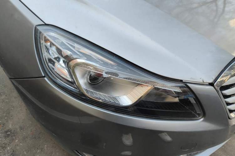 Used Bestune B70 2014 2.0L automatic comfort version Right Front Headlight