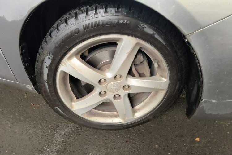 Used Bestune B70 2014 2.0L automatic luxury version Right Front Wheel Hub