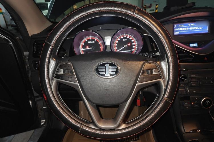 Used Bestune B70 2014 2.0L automatic luxury version Steering Wheel
